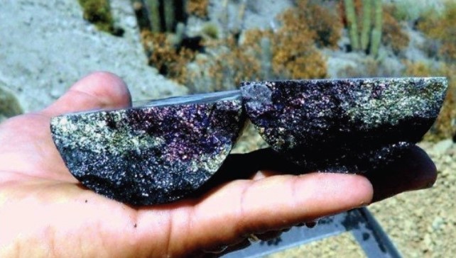 Muestra de roca en mano